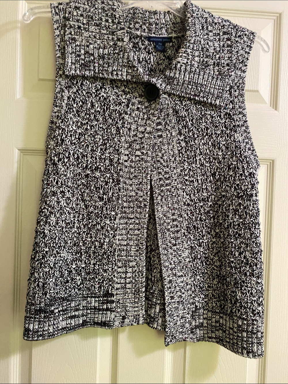 Sleeveless Knit Vest - Black & White